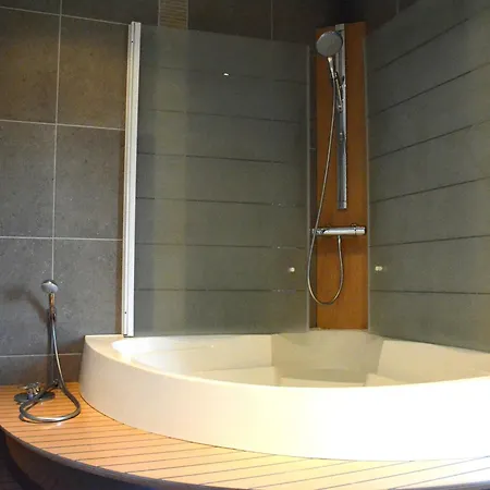 Luxury In With Pool, Cleaning Included * Redu